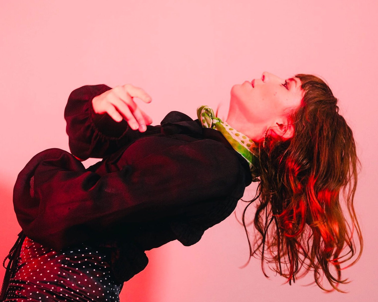 Flamencodansare i svart blus och prickig kjol